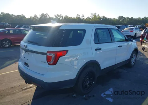 2016 Ford Police Interceptor z USA, uszkodzony, nr VIN 1FM5K8AR2GGB74368